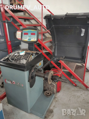 Продавам машини за демонтаж, монтаж и баланс на гуми, снимка 2 - Индустриална техника - 52445032