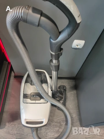 Продавам прахосмукачка в много добро състояние Миеле.