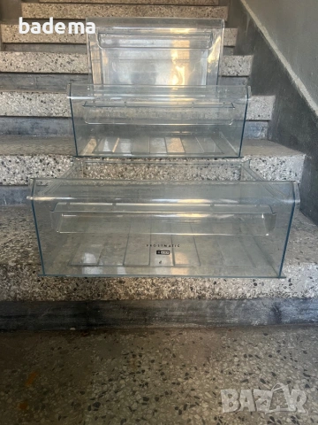 Чекмеджета , кутии, стъклени полици от хладилник за вграждане AEG, снимка 8 - Хладилници - 53763965