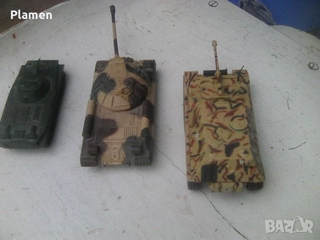 Три  бойни машини немска артилерийска установка , съветски танк ИС-2 и БМП, снимка 3 - Колекции - 45524190