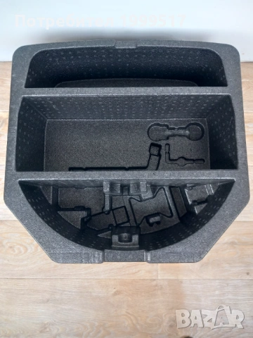 Стиропорен кош за багажник на Тойота Авенсис комби Т27