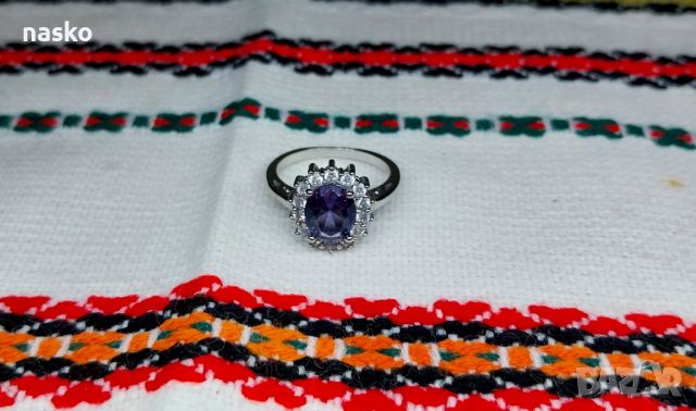 Дамски пръстен с циркони, снимка 6 - Антикварни и старинни предмети - 46410326