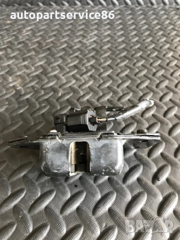 Заключващ механизъм за десен заден капак за Jeep Grand Cherokee (2002) 044160