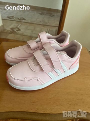 Маратонки Adidas за момиче, снимка 1 - Детски маратонки - 46632492