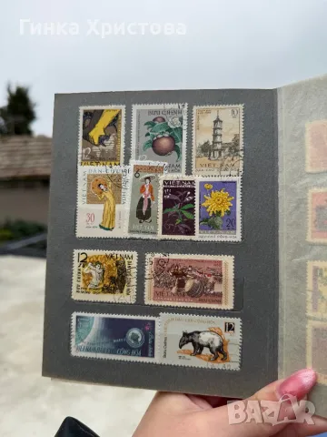 Малък класьор с различни пощенски марки, снимка 10 - Филателия - 50007431