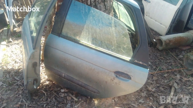 Врати за КИА Каренс Рено Сценик , снимка 3 - Части - 44597175