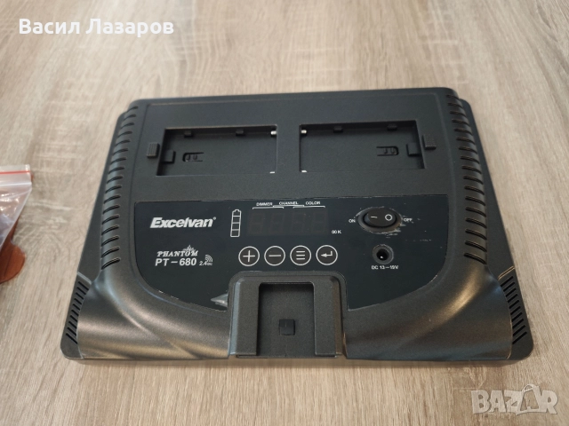 Два броя фото и видео лампи EXSCELVAN PHANTOM PT-680, снимка 3 - Светкавици, студийно осветление - 52545287