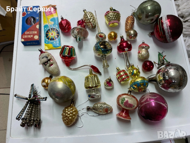 Стари стъклени украшения за елха