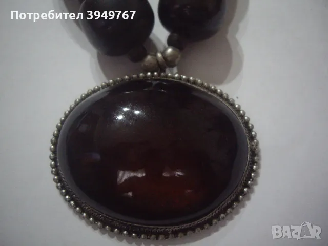 Старо много интересно колие с голям камък., снимка 2 - Колиета, медальони, синджири - 49623079