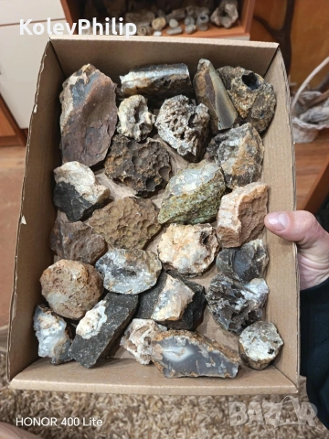 кутия с естествени минерали от Източните Източните 