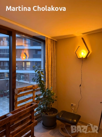 Ръчно изработена дизайнерска стенна лампа от масивно дърво – нова