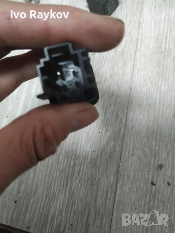 Бутон за деактивиране на ал. система , VW , 4B0962109A, снимка 2 - Части - 52406650