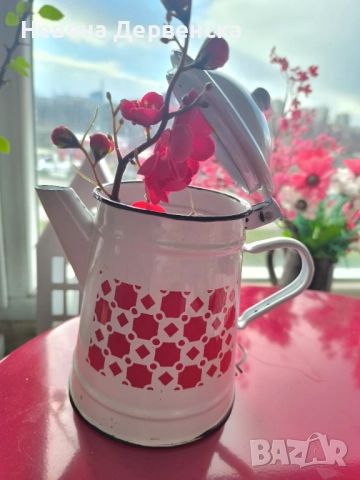 Стар емайлиран чайник 