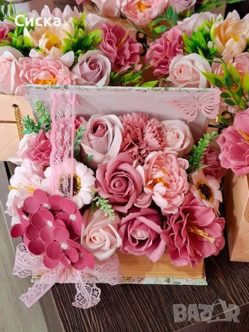 Кутии книги със сапунени цветя в розово и лилаво, снимка 8 - Подаръци за жени - 45496092