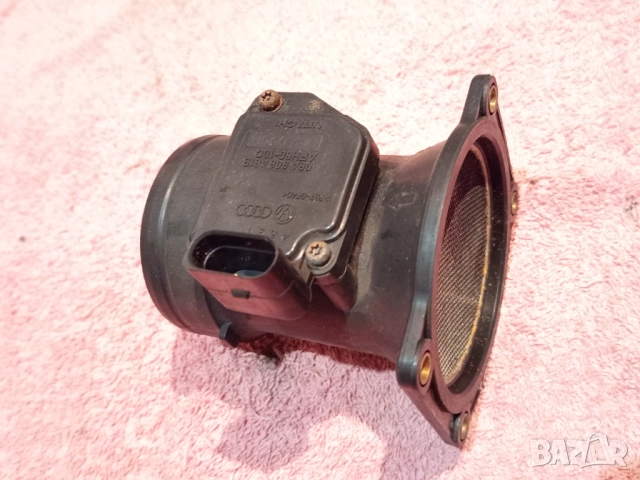 Дебитомер HITACHI за AUDI VW Seat Skoda - 1.6 бензин 8V, снимка 2 - Части - 51706418