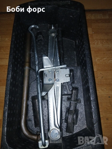 Авариен комплект Дачия Дъстър,Бигстър нов, снимка 4 - Аксесоари и консумативи - 54039140