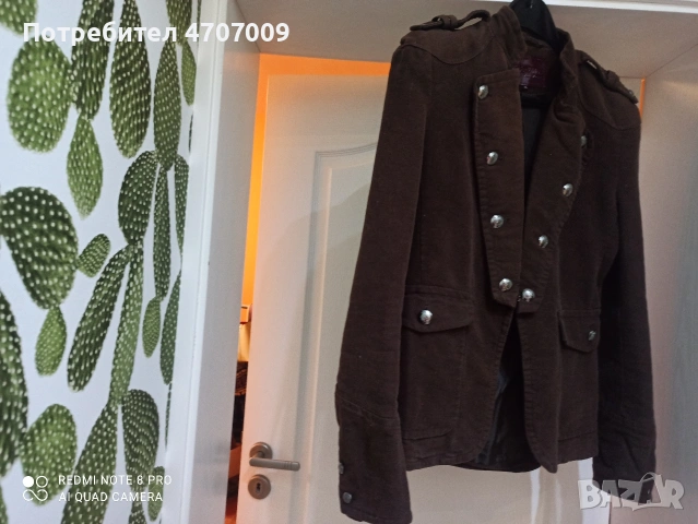 Продавам сако-втора употреба. Размер Xl. Кафяв цвят. Цена 10евро.Малко използувано. 