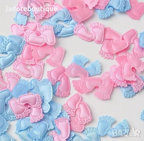 Текстилни елементи бебешки крачета за декорация