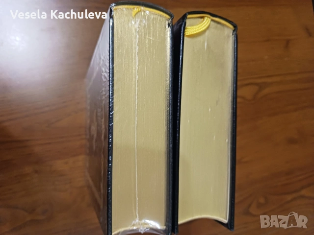 Продавам две нови библии , снимка 3 - Антикварни и старинни предмети - 54002015