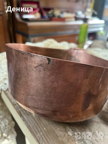 Голям бакърен съд  Според мен за наливане на вода( черпак) Масивен с дълга и извита дръжка , снимка 14 - Други - 53436486