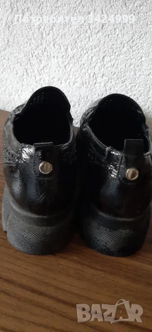 чисто нови дамски обувки 