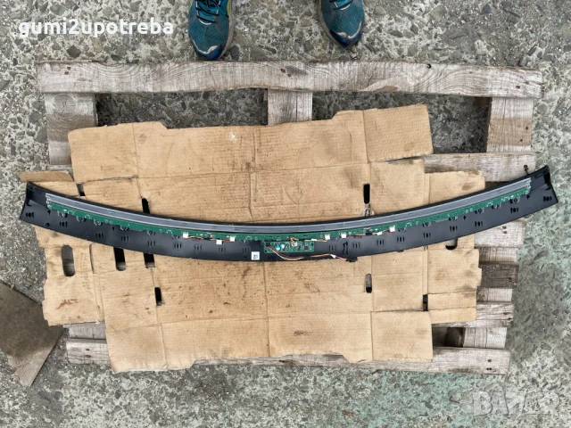 Подсветка Преден Прозорец 106096260c Volkswagen ID.3 E11 pro, снимка 2 - Части - 50878231