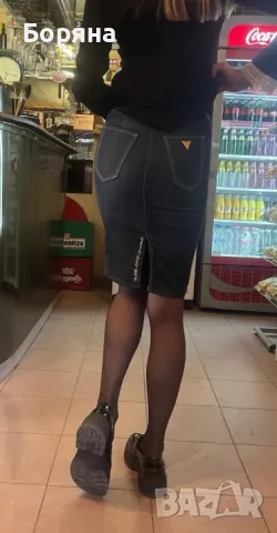 Продавам чисто нова дънкова пола GUESS, снимка 2 - Поли - 49448884