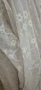 Продавам бяло перде с орнаменти цветя, снимка 2