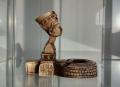Египетски сувенир , пепелник с Нефертити 