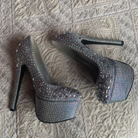 Страхотни обувки с камъни, снимка 2 - Дамски обувки на ток - 44987400