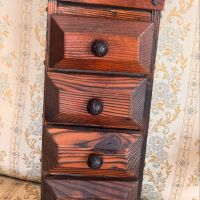 Красиво шкафче за стена изработено от дърво с четири чекмеджета за съхраняване на любимите Ви вещи. , снимка 3 - Аксесоари за кухня - 45369065