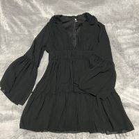 Черна рокля с V-образно деколте, снимка 1 - Рокли - 45127388