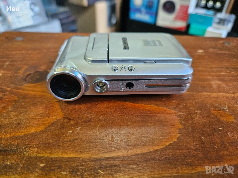 Видеокамера Samsung VP-M110 В отлично визуално състояние. Камерата работи, но има нужда от нова бан., снимка 1