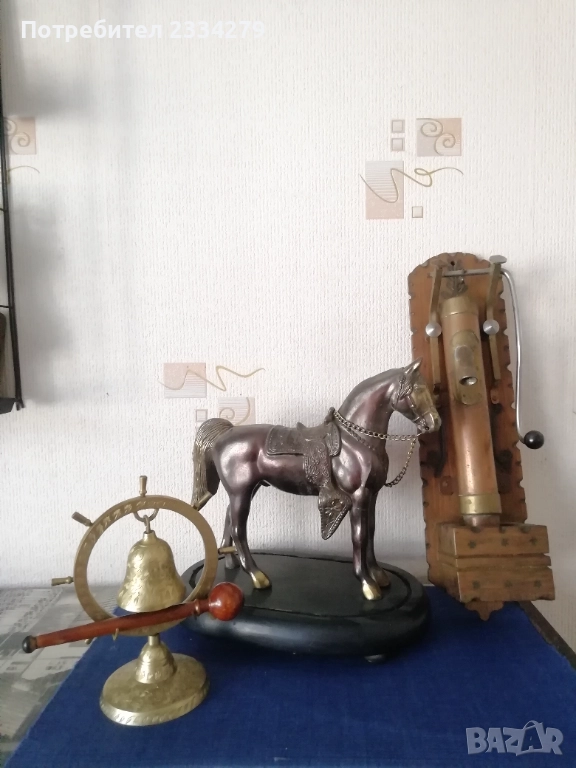 Стари статуи, макети: гонг, помпа за бира, оседлан кон. , снимка 1