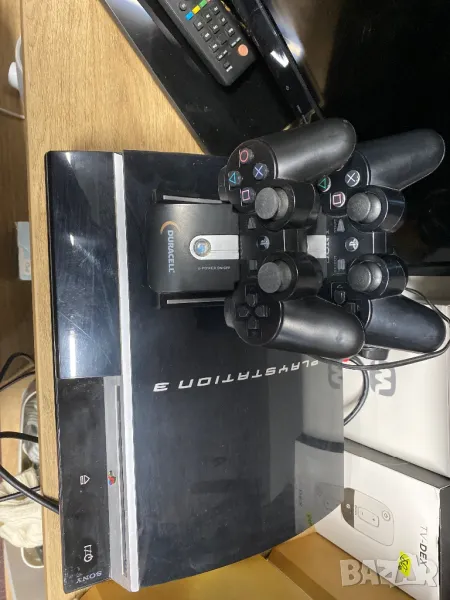 Плейстейшън PS 3 с два джойстика, снимка 1