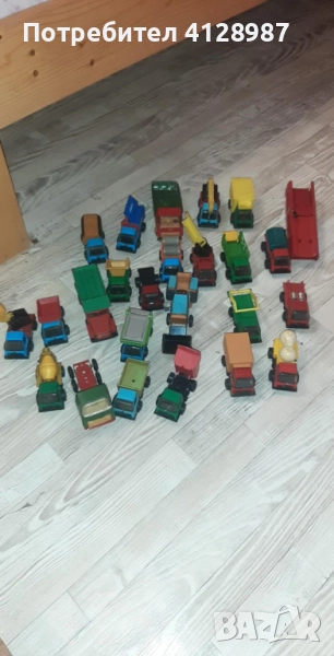 Продавам Ретро 25бр Метални Камиончета, снимка 1