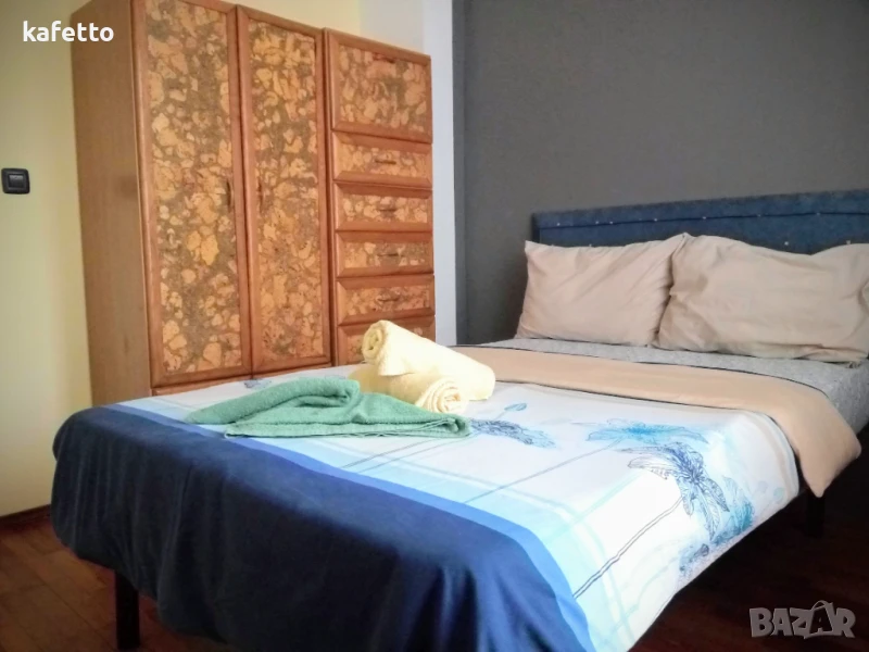 Метално легло с матрак и табла , снимка 1