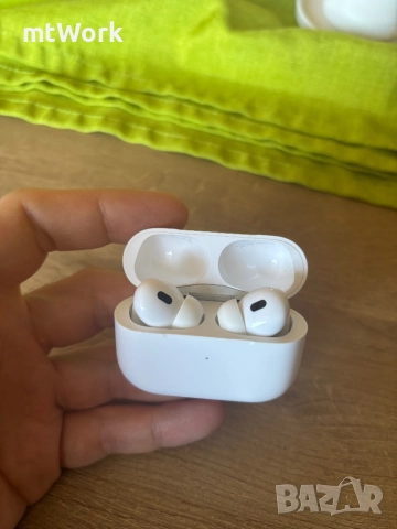 Продавам ОРИГИНАЛНИ Apple AirPods Pro (2nd Generation) с USB-C, снимка 5 - Слушалки и портативни колонки - 52353937