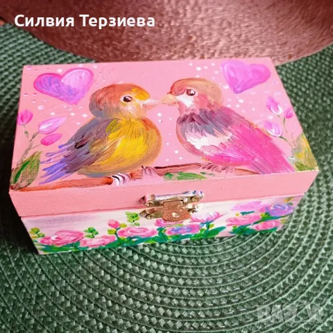 Ръчно изработена дървена кутия Spring love с вътрешна декорация , снимка 1