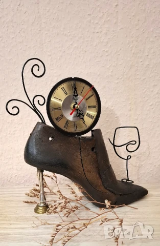 НАСТОЛЕН ЧАСОВНИК С ИСТОРИЯ – ВИНТИДЖ ШЕДЬОВЪР, снимка 1