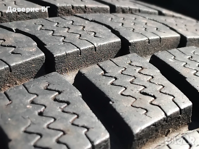 Гуми 205 65 16 C Ц Roadstone от Мишелин. Налични са 2 броя - нов внос. Не са нови!