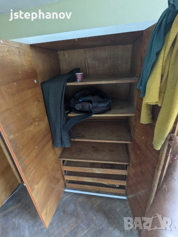 Подарявам 3 крилен гардероб гр. Стара Загора, снимка 4 - Гардероби - 54301079