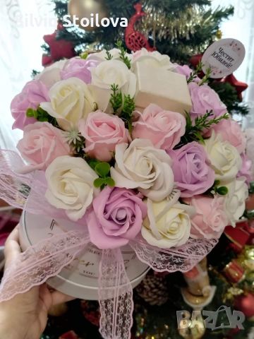 Страхотен нежен букет със 31 броя сапунени рози и малка кутийка за бижу, снимка 3 - Подаръци за жени - 45495202