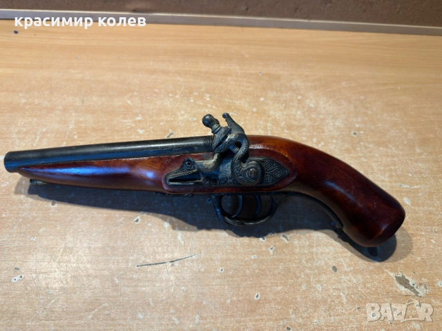 реплика на кремъклен пистолет "Perass Montlucon 1792", снимка 7 - Антикварни и старинни предмети - 54274835