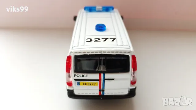 Bburago MERCEDES-BENZ VITO POLICE - Мащаб 1:50, снимка 4 - Колекции - 48224533