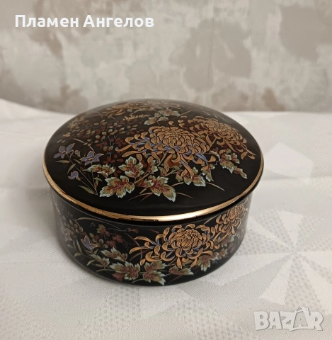 Винтидж японска порцеланова кутия за бижута"Imperial Kiku" Хризантеми и злато. 