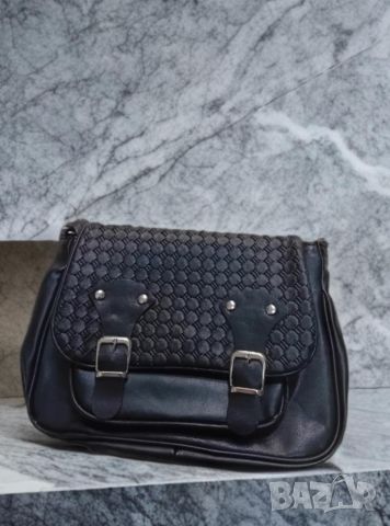 Дамска кожена чанта с катарама, снимка 5 - Чанти - 46091201
