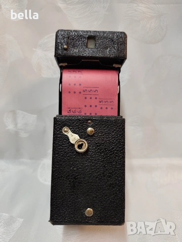 Продавам автентичен бокс фотоапарат Kodak, произведен около 1930-1940 г. 
