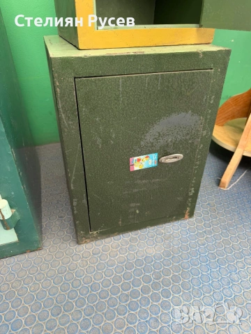 090411 каса сейф от истинско желязо ! ! ! 40см висок , 30см е дълбок и широк 50 евро / 97,79 лв  , Б