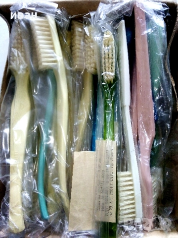 Нови четки за зъби произведени 1984г. в СП "П.Михайлова" гр.Тетевен, снимка 2 - Други ценни предмети - 52721319